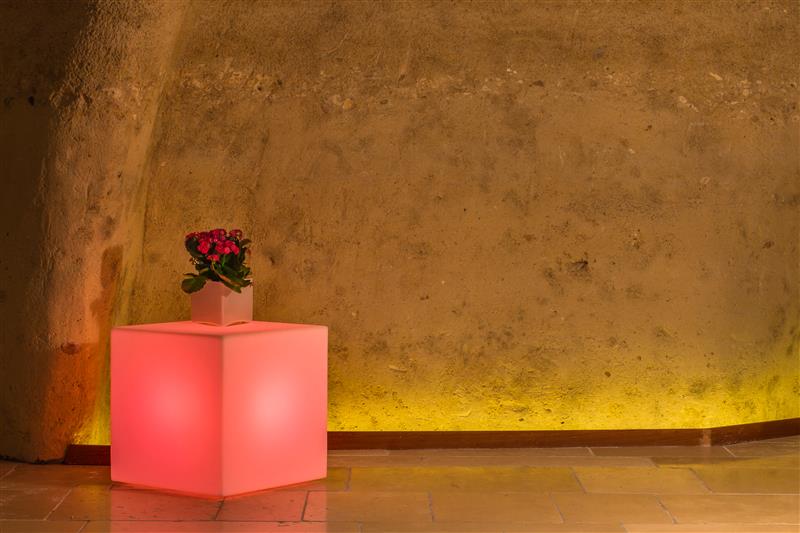 Leuchtvase YOUCUBE Viereckig 40x40X40 cm Licht rot